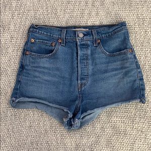 Levi’s Ribcage Shorts